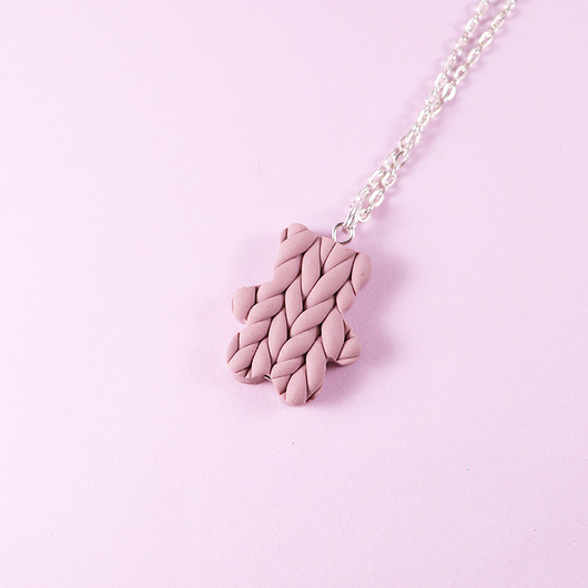 naszyjniki - inne Dziergany miś różowy do swetra naszyjnik