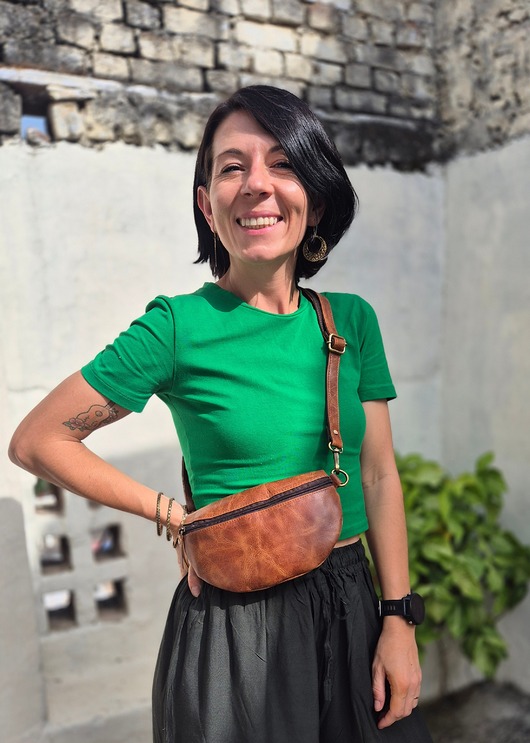 saszetka nerka Skórzana nerka Diya ręcznie robiona brązowa kamelowa