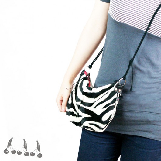 ::: MOON SHAPE zebra ::: uniqo