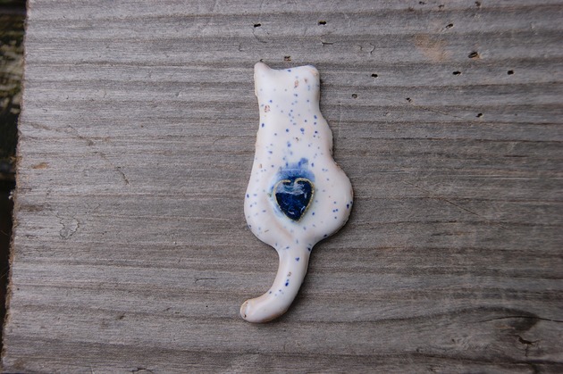 magnesy Ceramiczny magnes kot perłowy z sercem