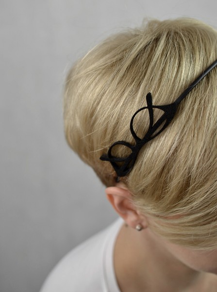 AuntieGlassesBand  felt label