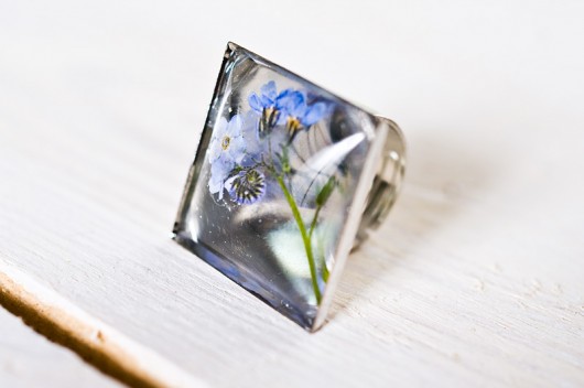 Pierścionek z żywicy z niezapominajkami So Jewelry