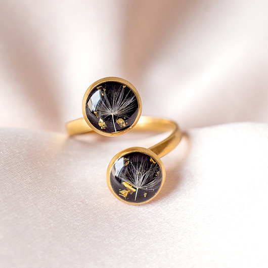 pierścionek z żywicy Pierścionek z  rzęsek dmuchawca