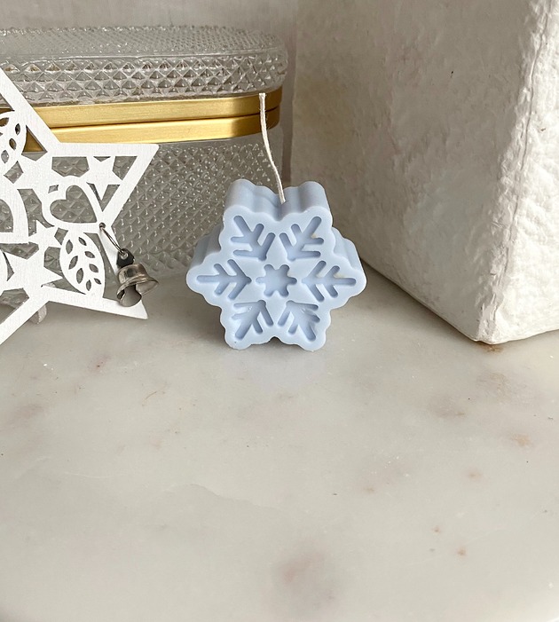 świeczniki i świece Świeca ekologiczna sojowa dekoracyjna "Snowflake" 25x55mm