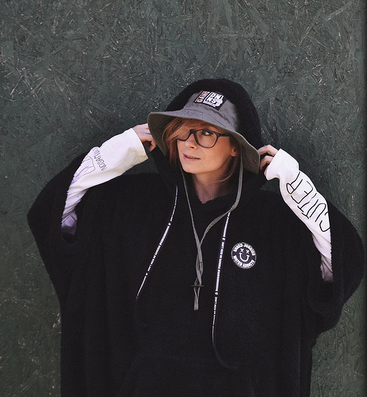 bluza z kapturem damska Poncho Biggy Da Black Smile