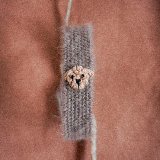 bransoletki na sznurku Bransoletka handmade na sznurku z haftowowanym pieskiem - maltipoo