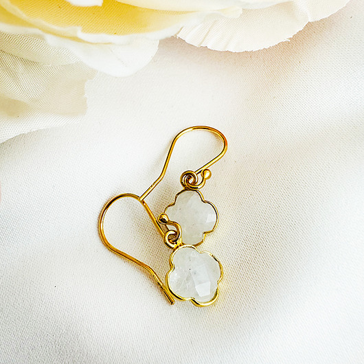 kolczyki z kamieniami LUCKY DAY- Kolczyki kamień księżycowy, koniczynka