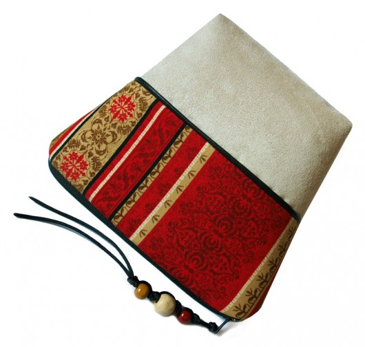 kosmetyczka - czerwone ornamenty MOONAXA
