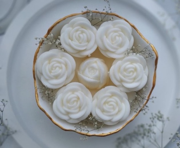 świeczniki i świece Świeca sojowa piwonia i róża