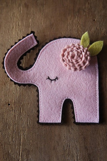 Broszka Sleepy Elephant    made by agah