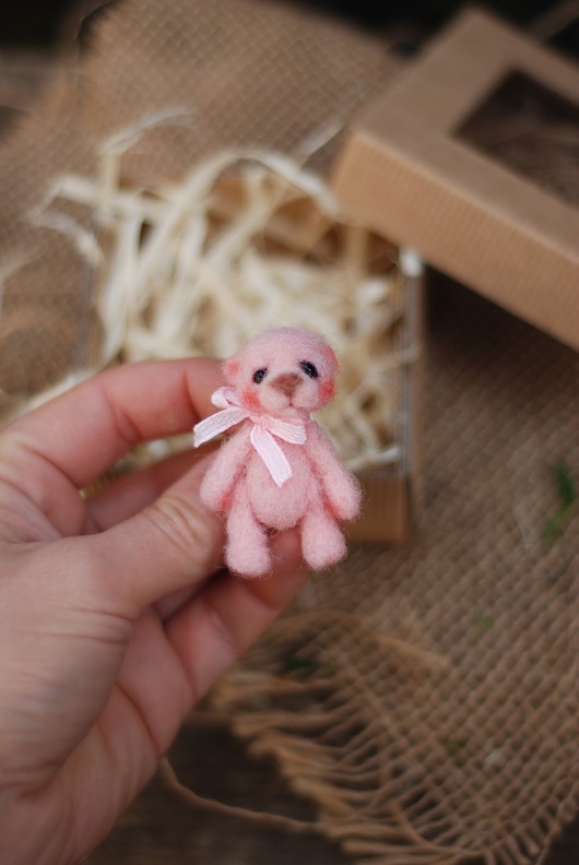 Mini miś- broszka BoboLobo Handicraft