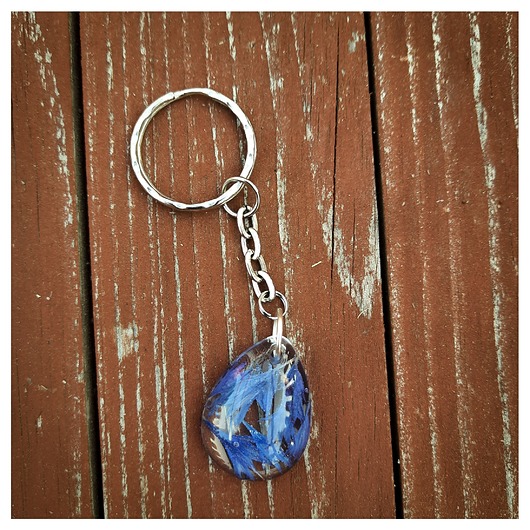 breloki Breloczek z płatkami chabrów