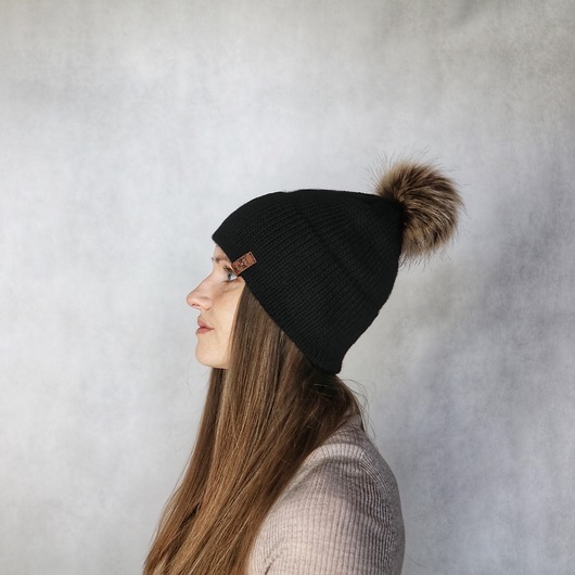 Czarna czapka Merino 2.0 z pomponem Holy Alpaca Knit