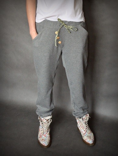 kwieciste spodnie dresowe XS ivy style