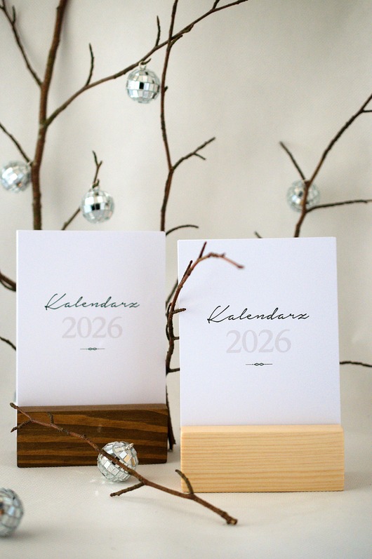 kalendarze i plannery Kalendarz 2026 - na biurko z drewnianą podstawką