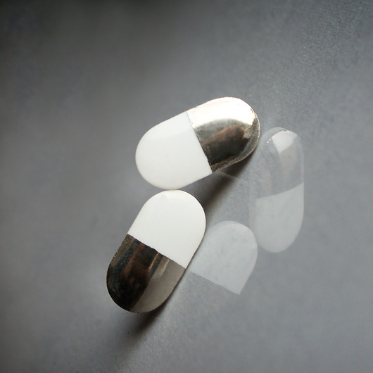 kolczyki ceramiczne SILVER PILL/stal chirurgiczna/