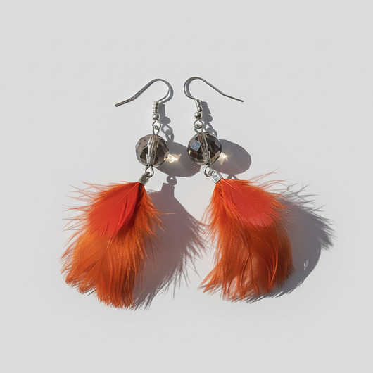 kolczyki z piórami Kolczyki z bordowymi piórami i brązowymi kryształkami