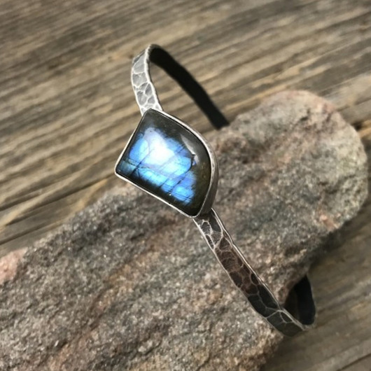 bransoletki wire wrapping Surowa Labradorytowa - srebrna bransoletka