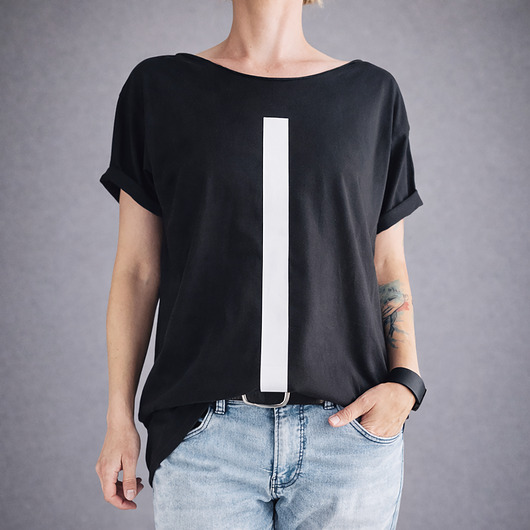 t-shirt damskie Kreska biała na czarnym Oversize
