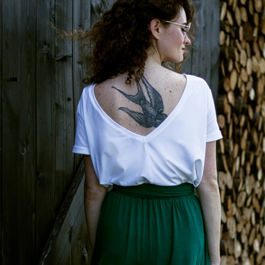 T-shirt V-NECK biały studio eReR