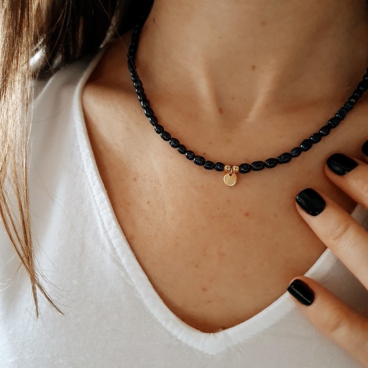 choker z pereł z zawieszką LEI handmade 