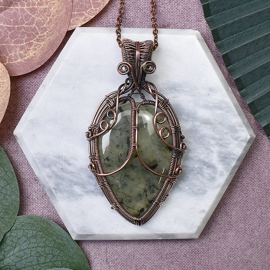 wisiory Miedziany wisiorek wire wrapping z prehnitem #410