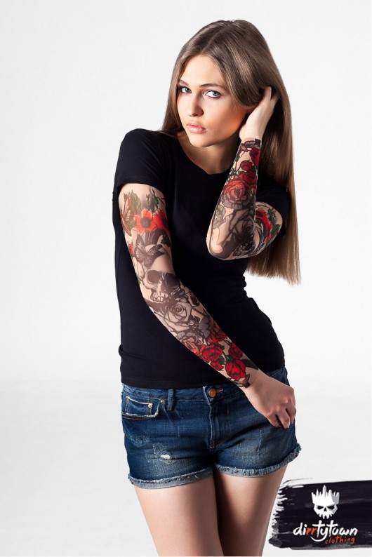 Czarny t-shirt z nadrukiem Skull & Flowers dirrtytown clothing