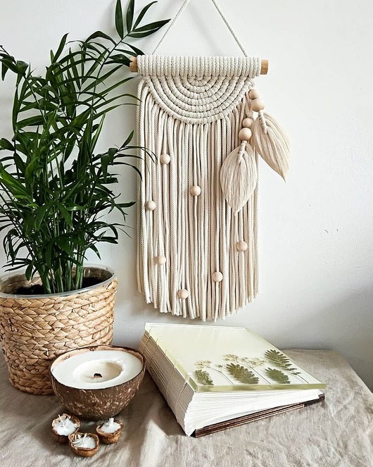 Makrama Boho ecru z drewnianymi koralikami Zaplątana W Sznurki