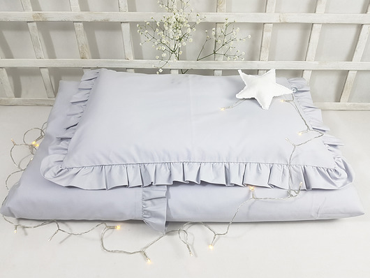 Pościel dziecięca jasno szara z falbanką Love White
