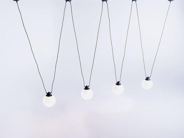 lampy wiszące Lampa nowoczesna wisząca GLASS HANGMAN 4 mleczne klosze kulki