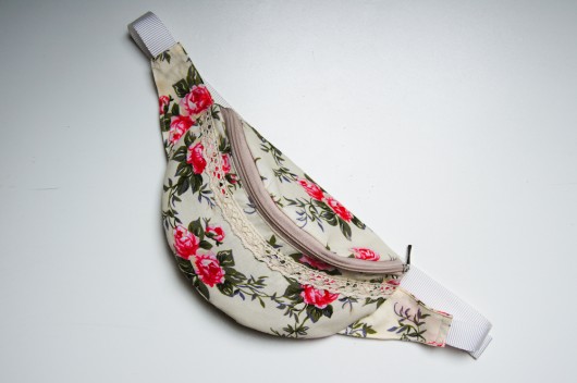 ROMANTYCZNA NERKA w róże z koronką. Saszetka. IrminaStyle