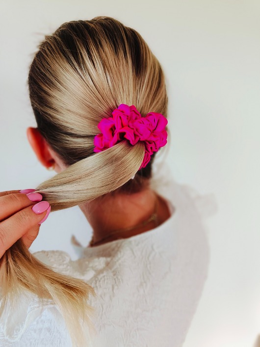 gumki do włosów Gumka jedwabna, scrunchie, frotka neon fuchsia MIDI