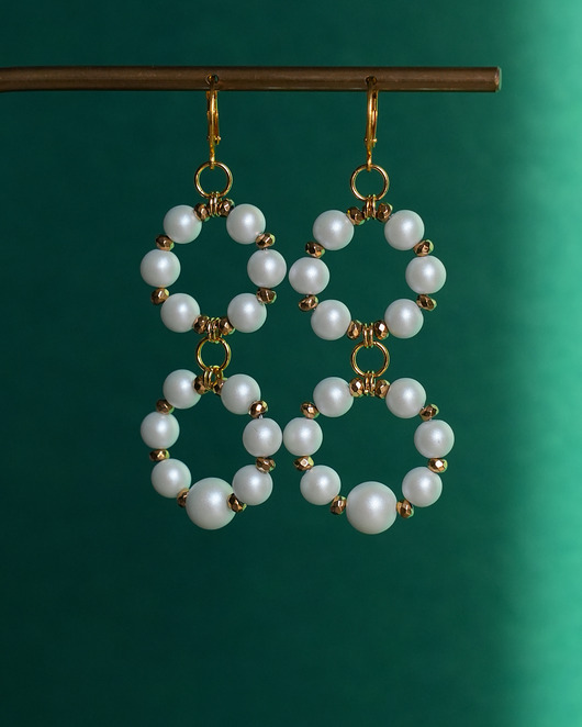 kolczyki ceramiczne Długie białe kolczyki z satynowymi perłami ceramicznymi