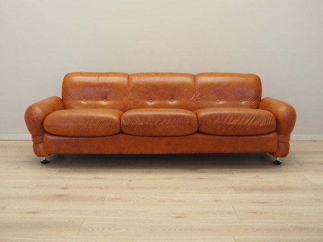 sofy i szezlongi Sofa skórzana ruda, włoski design, lata 70, produkcja: Włochy