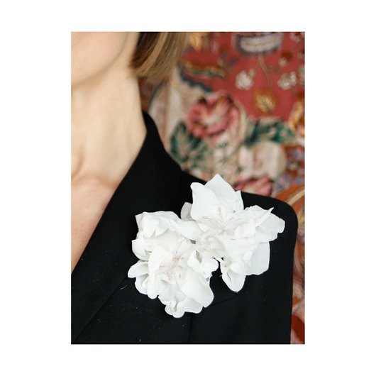 broszki Zestaw dwóch kremowych broszek z jedwabiu