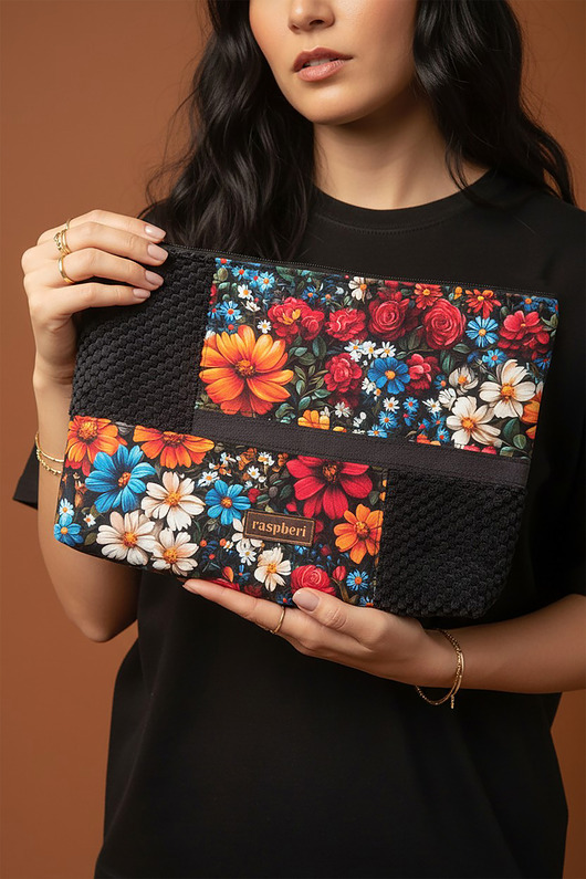 kosmetyczki Czarno-kwiatowa kosmetyczka podróżna patchwork 