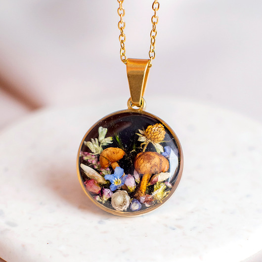 wisiory Naszyjnik z leśną kompozycją