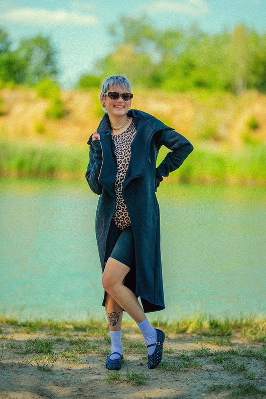 bluza bez kaptura damska Długa bluza asymetryczna z wysoką stójką , idealna na chłodne dni