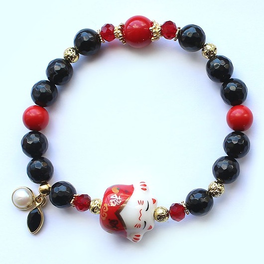 bransoletki z kamieni naturalnych Unikat maneki neko - onyks, koral, lawa, rubin