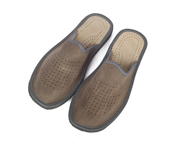 buty męskie Pantofle męskie zamknięte z naturalnego zamszu szare