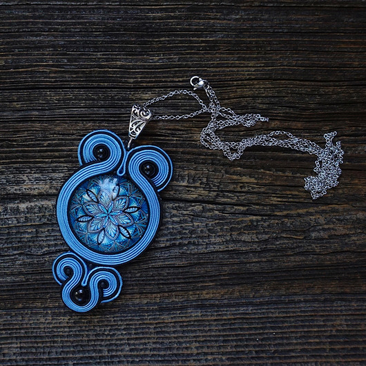 wisiory Niebieski wisior soutache z mandalą