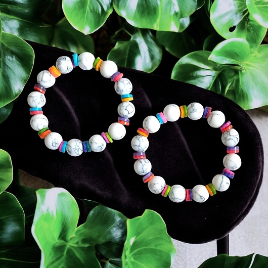 bransoletki z kamieni naturalnych HOT TREND 2025 : bransoletka : summer collection : howlit 12mm, kolorowa muszla