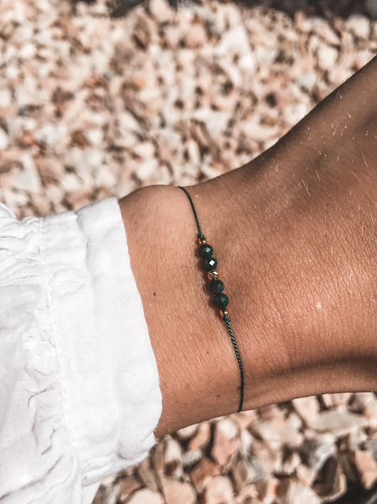 bransoletki na sznurku Bransoletka Petite green z malachitem minimalistyczna