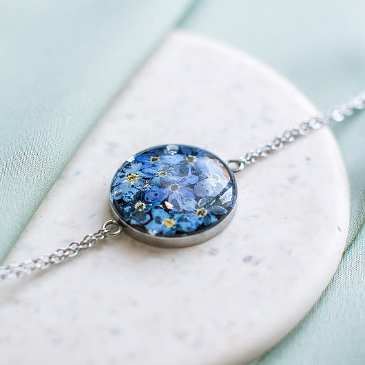 bransoletki z żywicy Bransoletka z niezapominajkami