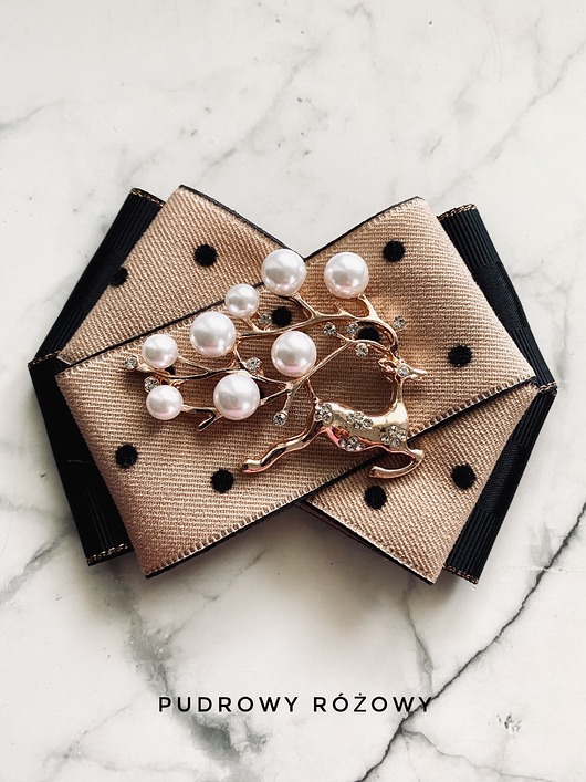 broszki Brosza z Reniferem, kryształkami i perłami New