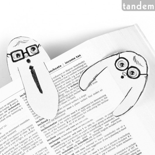dwa mole książkowe z okularami tandem