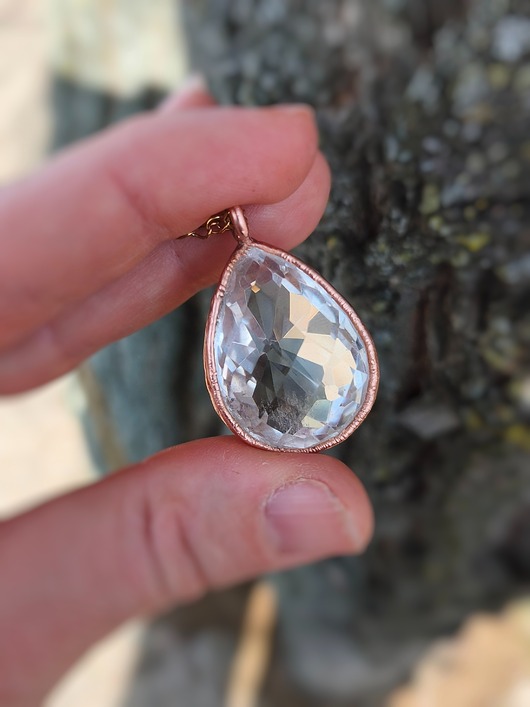 wisiory Kryształowy wisiorek kryształ górski miedź