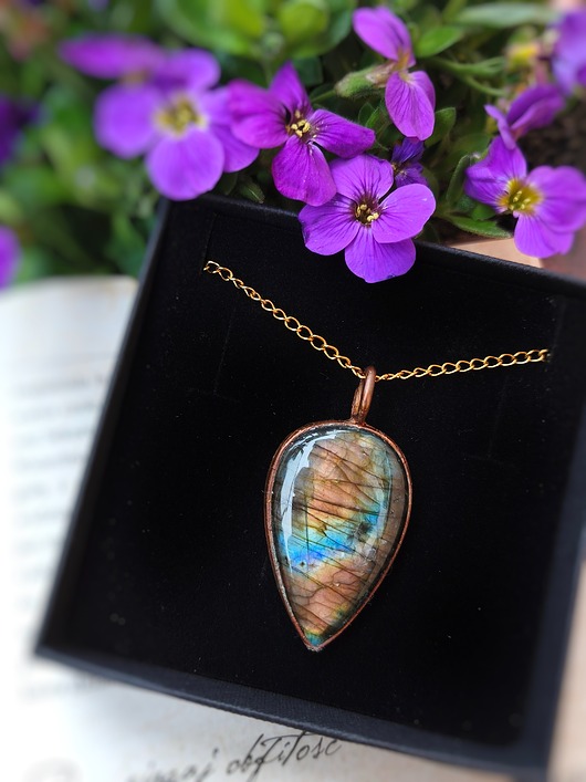 wisiory Wisiorek Rzeka na Pustyni labradoryt miedź