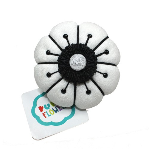 Broszka Puffy Flowers - biel Inpamo
