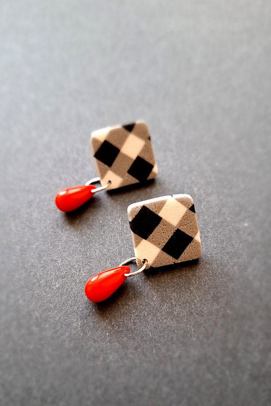kolczyki z masy plastycznej Kolczyki mono kratka no10